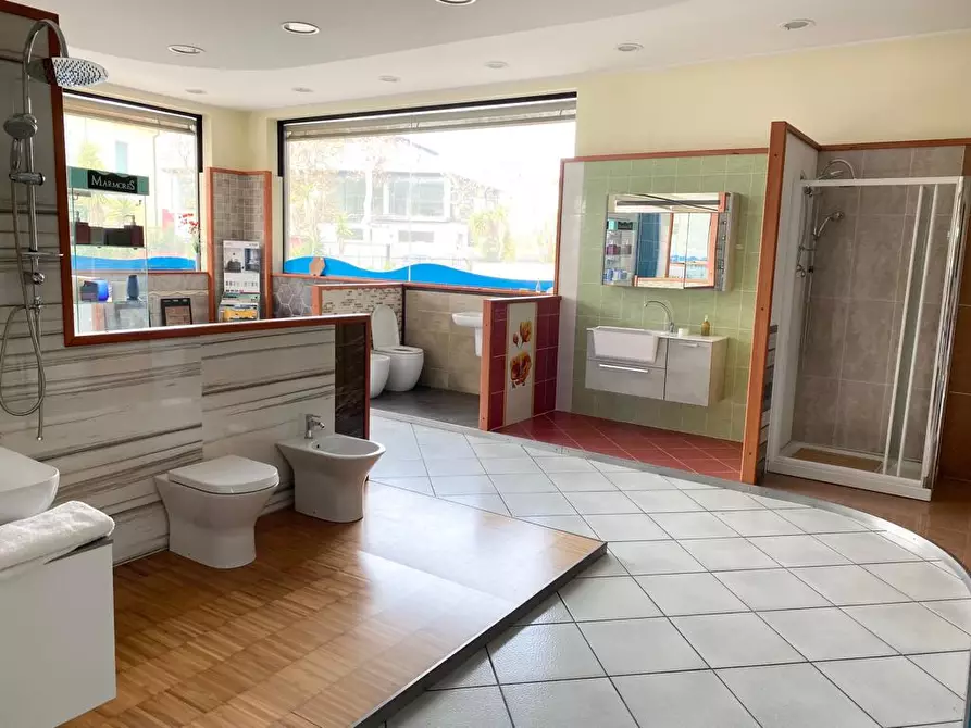 Immagine 9 di Negozio in affitto  in Viale A. Moro, 103 a San Giovanni Teatino