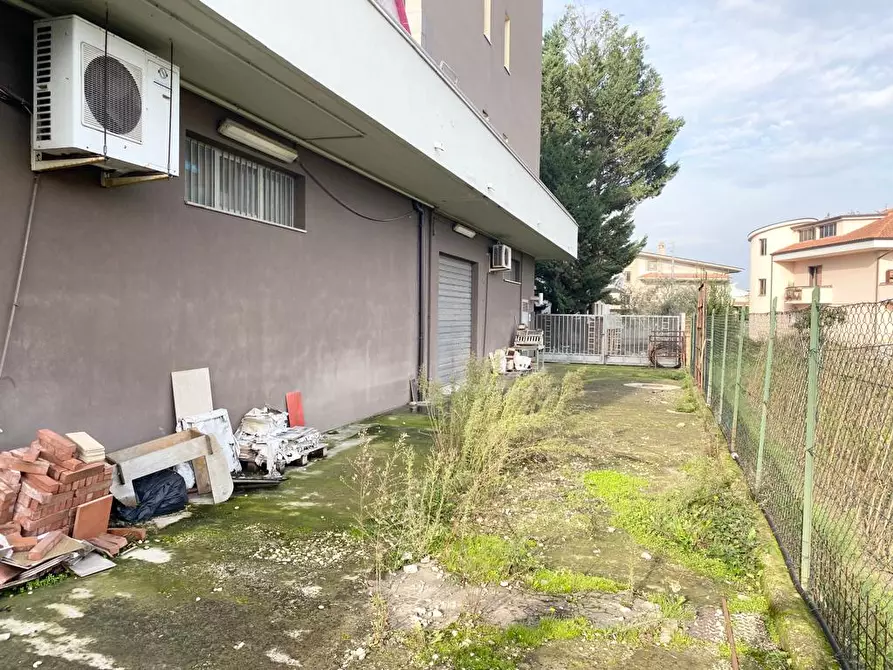 Immagine 11 di Negozio in affitto  in Viale A. Moro, 103 a San Giovanni Teatino