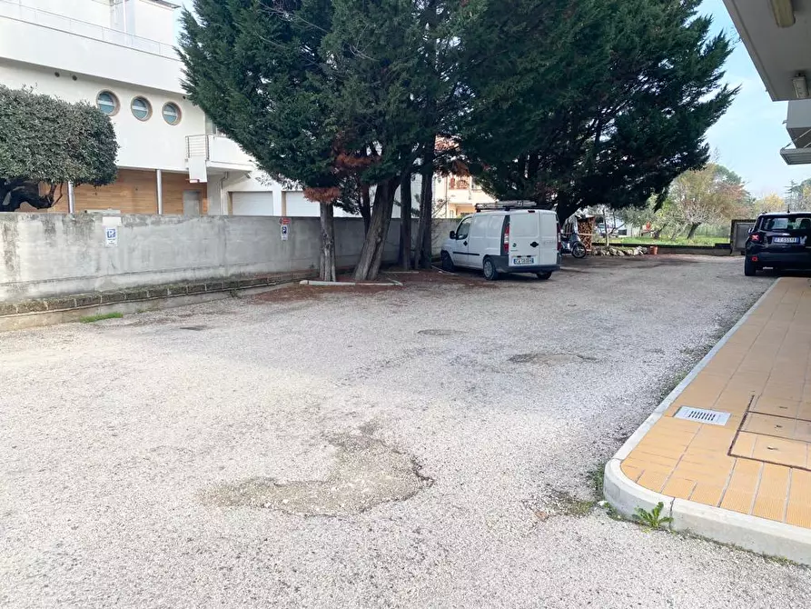 Immagine 12 di Negozio in affitto  in Viale A. Moro, 103 a San Giovanni Teatino