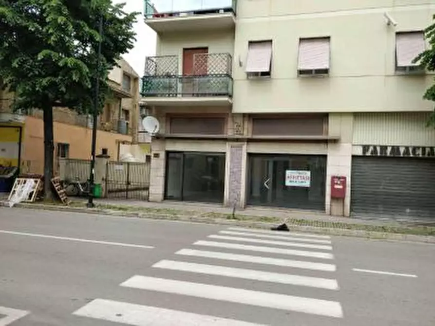Immagine 2 di Negozio in affitto  a Pescara
