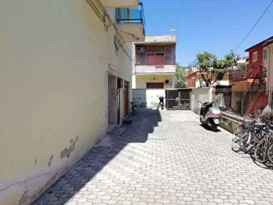 Immagine 8 di Negozio in affitto  a Pescara