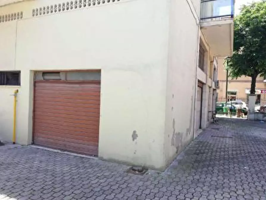 Immagine 9 di Negozio in affitto  a Pescara