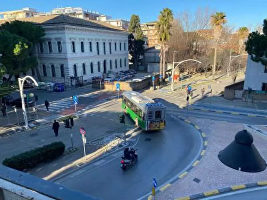 Immagine 17 di Ufficio in affitto  in Via Silvio Pellico a Pescara