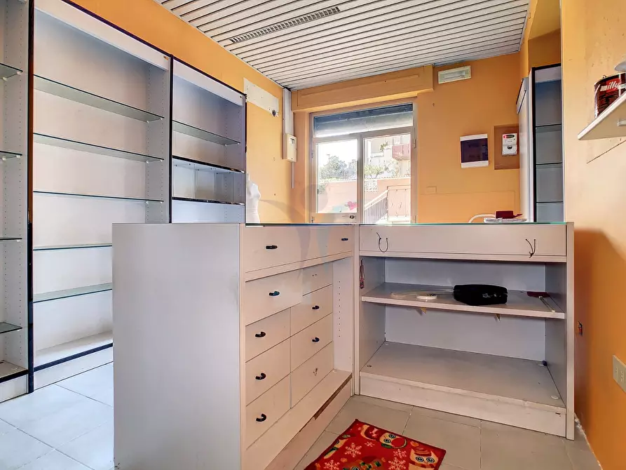 Immagine 9 di Negozio in affitto  a Montesilvano