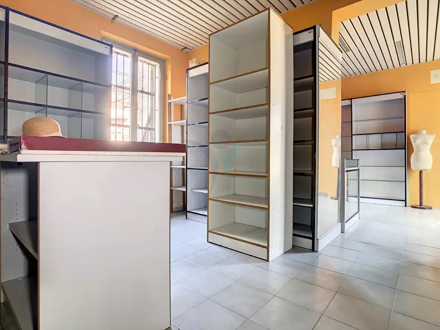 Immagine 11 di Negozio in affitto  a Montesilvano