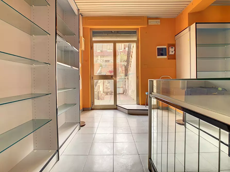 Immagine 13 di Negozio in affitto  a Montesilvano