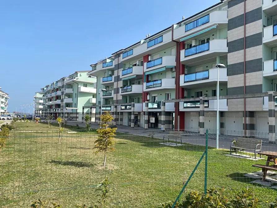 Immagine 16 di Appartamento in vendita  in Viale Torre Costiera, 6 a Città Sant'angelo