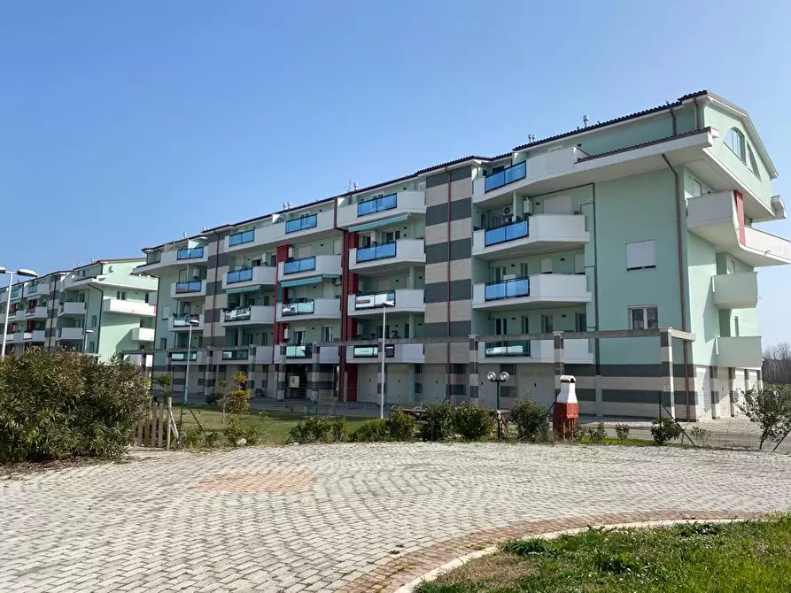 Immagine 17 di Appartamento in vendita  in Viale Torre Costiera, 6 a Città Sant'angelo