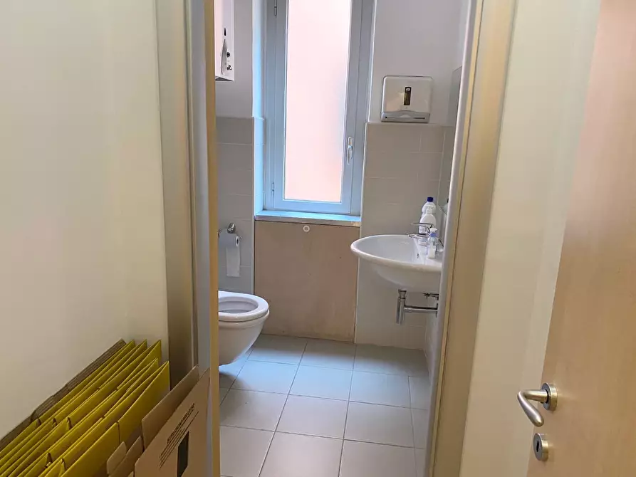 Immagine 12 di Ufficio in affitto  in Via F. de Sanctis, 14 a Pescara