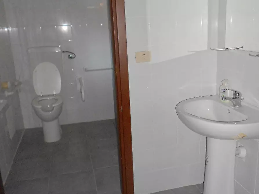 Immagine 4 di Negozio in affitto  in Via dei frentani  , 66023 Francavilla al Mare  Ita a Francavilla Al Mare