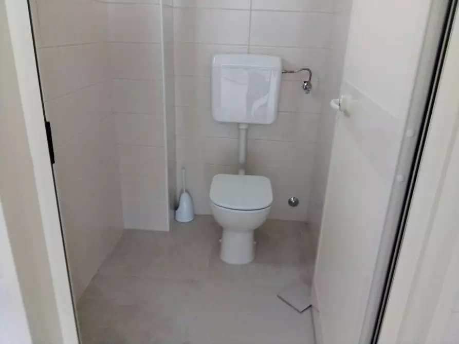 Immagine 3 di Negozio in affitto  in Via Abruzzo, 20 a Montesilvano