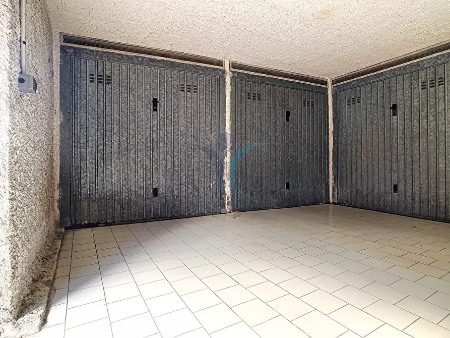 Immagine 23 di Box auto in vendita  a Montesilvano