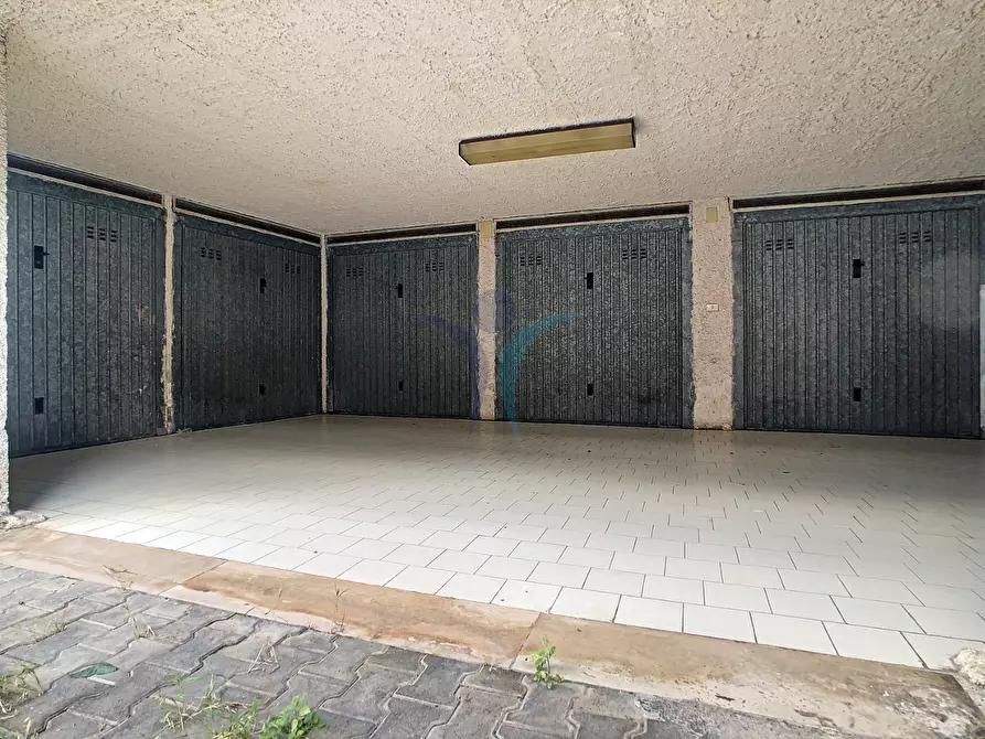 Immagine 5 di Box auto in vendita  a Montesilvano