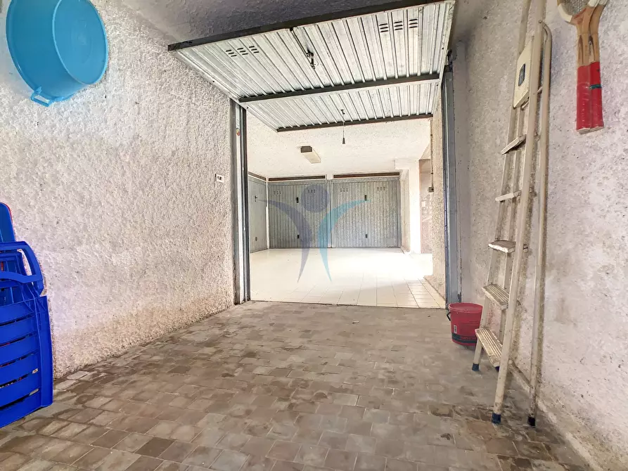 Immagine 11 di Box auto in vendita  a Montesilvano