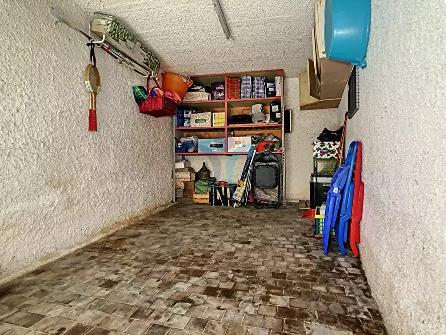 Immagine 13 di Box auto in vendita  a Montesilvano