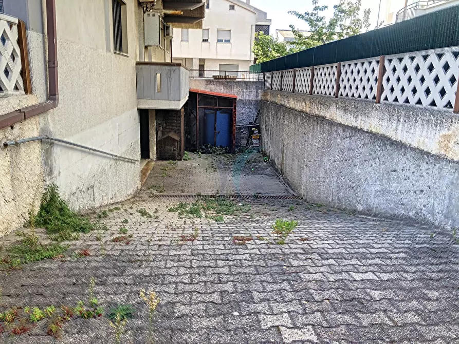 Immagine 17 di Box auto in vendita  a Montesilvano