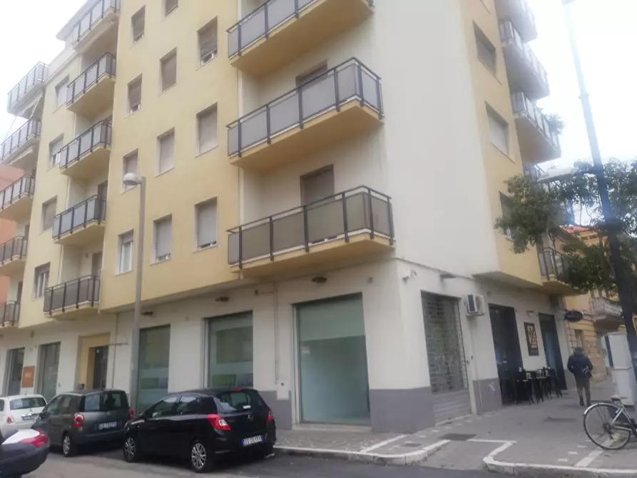 Immagine 2 di Negozio in vendita  a Pescara