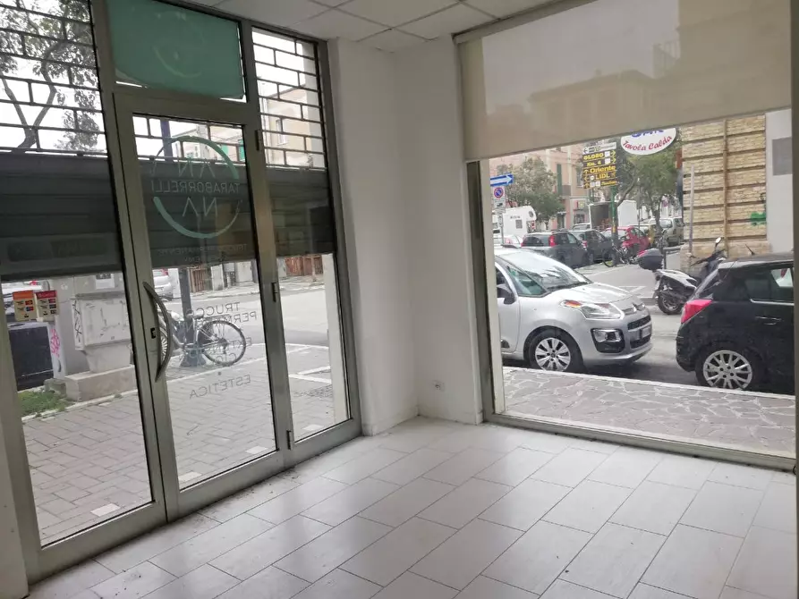 Immagine 3 di Negozio in vendita  a Pescara