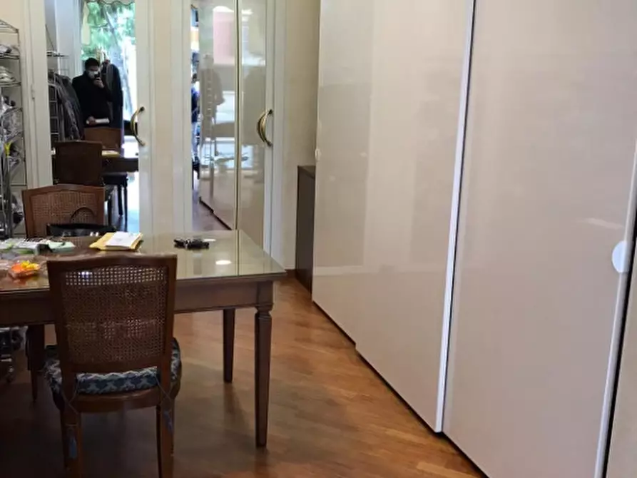 Immagine 2 di Negozio in vendita  in Viale Regina Margherita, 47 a Pescara