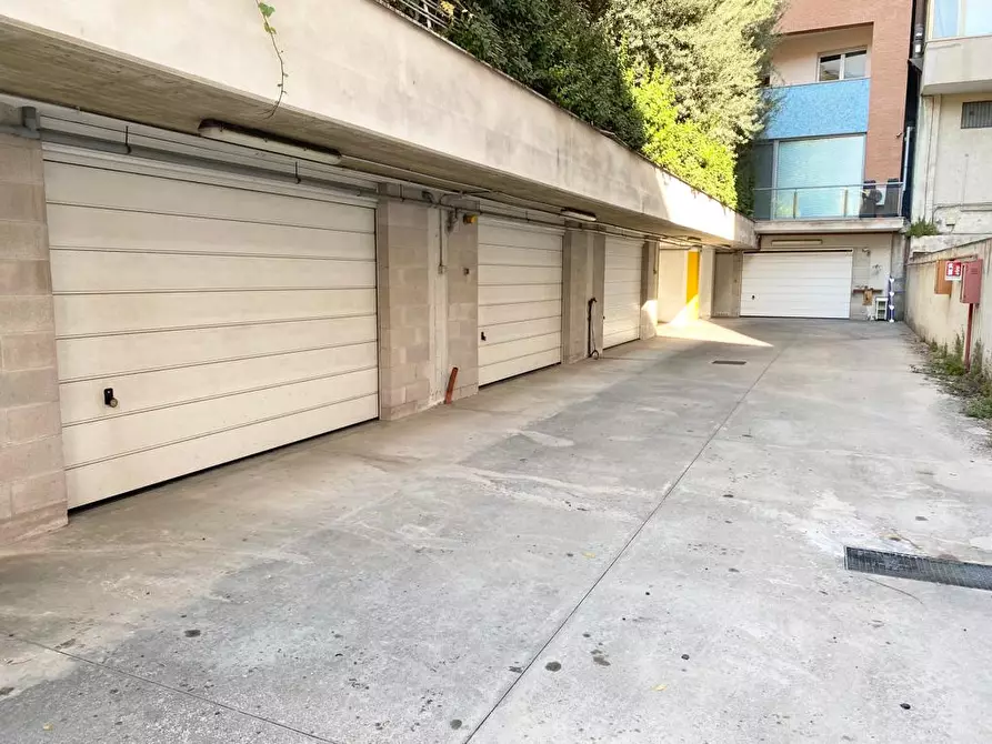 Immagine 3 di Box auto in vendita  in Via Lungaterno Sud, 26 a Pescara