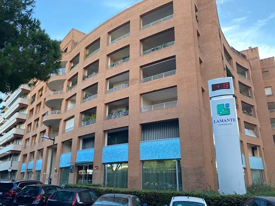 Immagine 2 di Box auto in vendita  in Via Lungaterno Sud, 26 a Pescara