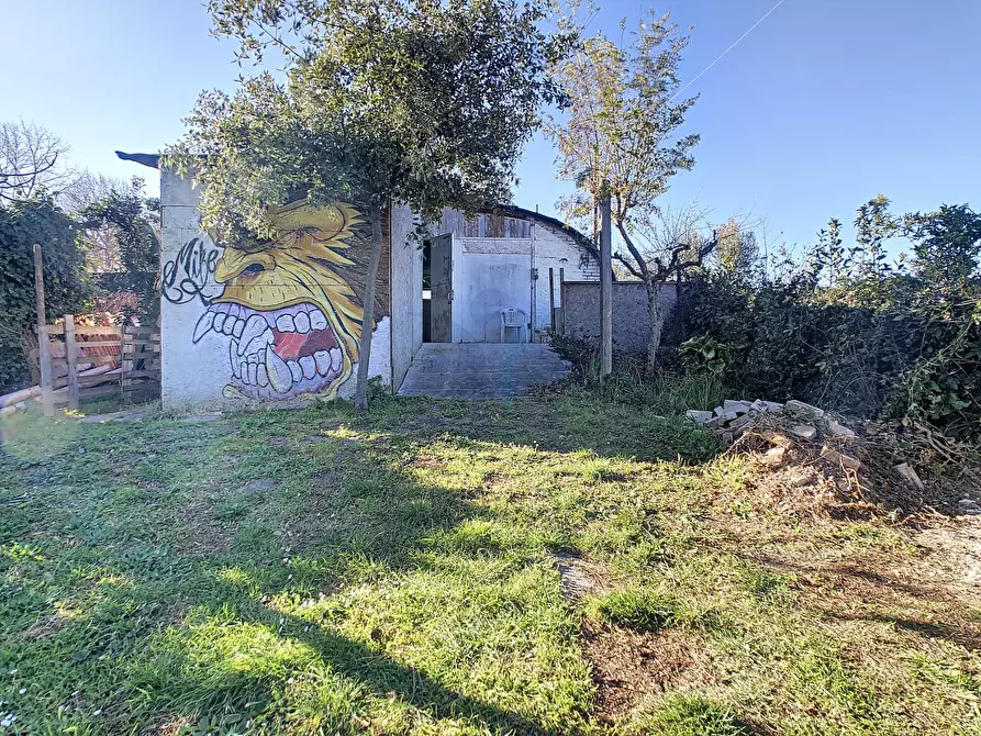 Immagine 8 di Capannone industriale in affitto  a Spoltore