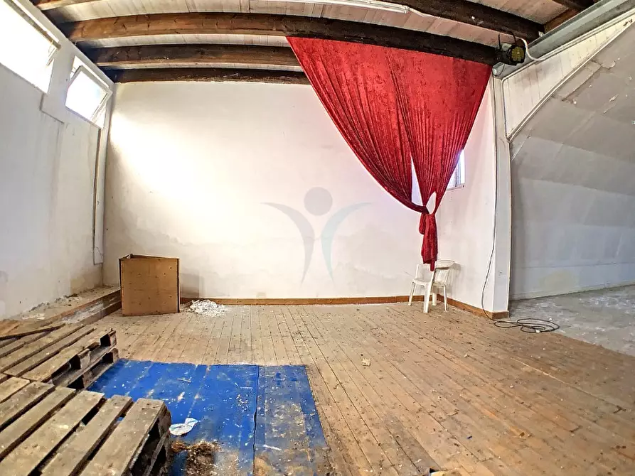 Immagine 10 di Capannone industriale in affitto  a Spoltore