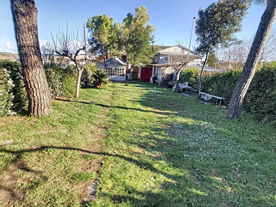 Immagine 11 di Capannone industriale in affitto  a Spoltore