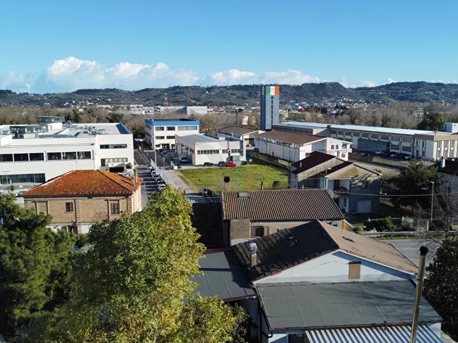 Immagine 14 di Capannone industriale in affitto  a Spoltore