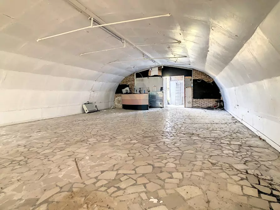 Immagine 26 di Capannone industriale in affitto  a Spoltore