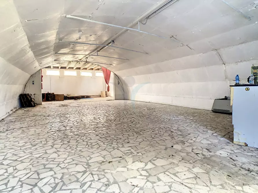 Immagine 27 di Capannone industriale in affitto  a Spoltore