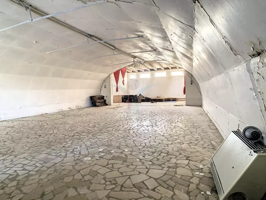 Immagine 28 di Capannone industriale in affitto  a Spoltore