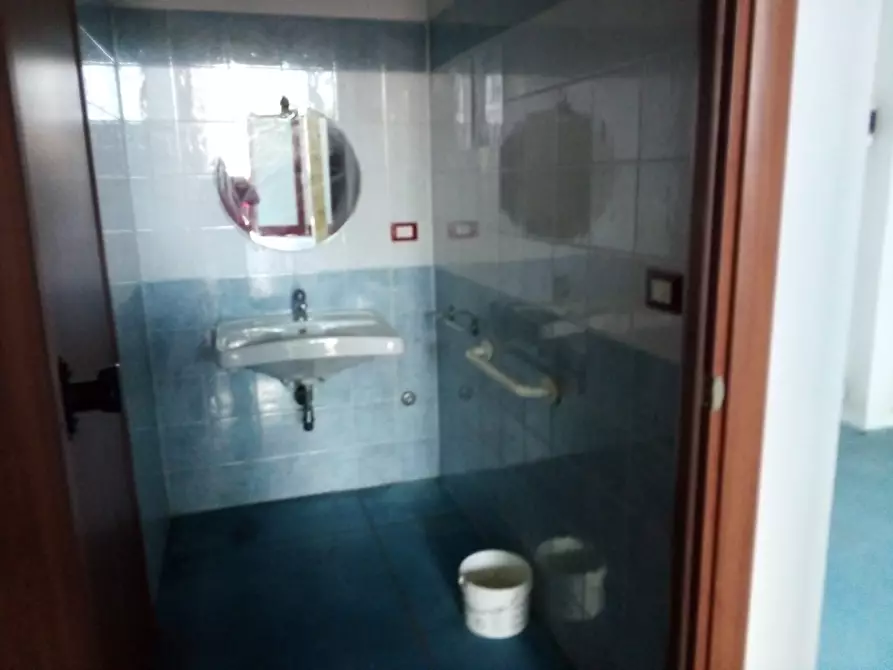 Immagine 4 di Laboratorio in affitto  a Montesilvano