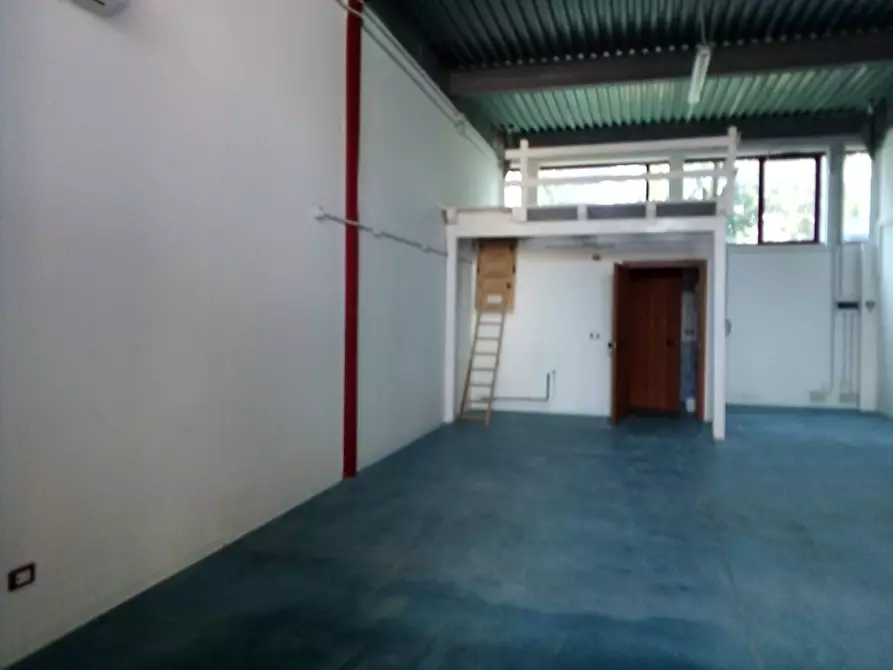 Immagine 5 di Laboratorio in affitto  a Montesilvano