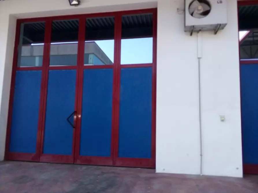 Immagine 6 di Laboratorio in affitto  a Montesilvano