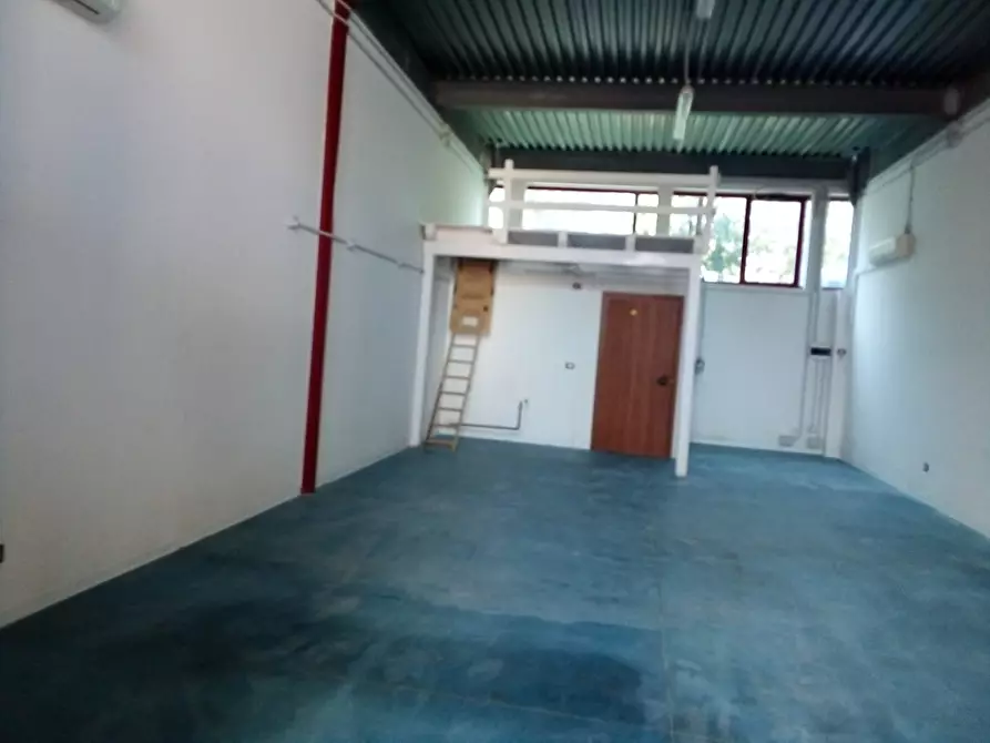 Immagine 8 di Laboratorio in affitto  a Montesilvano
