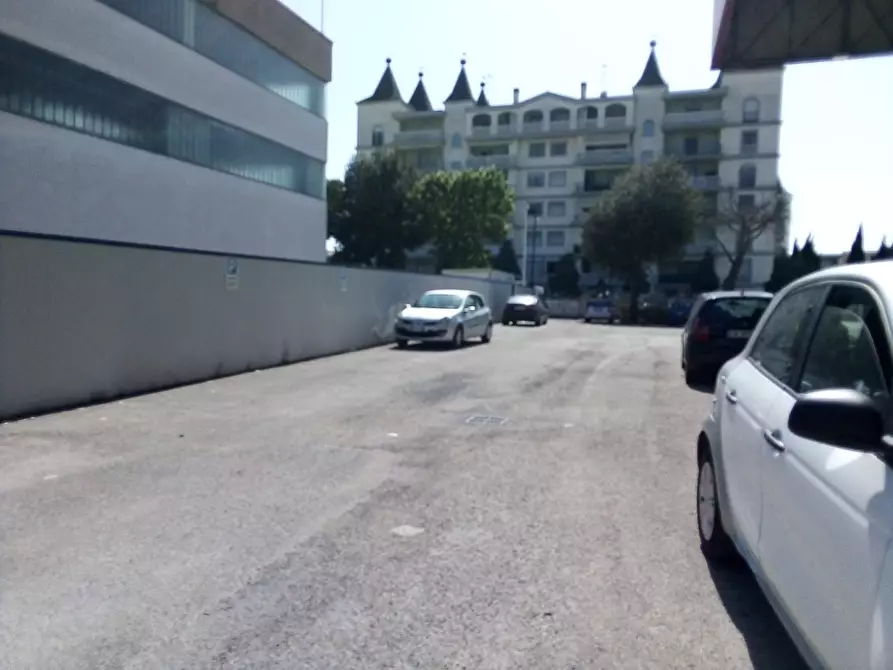 Immagine 12 di Laboratorio in affitto  a Montesilvano