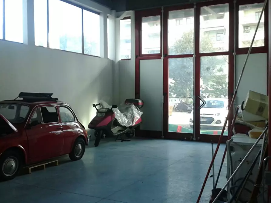 Immagine 4 di Magazzino in affitto  in Via Cavallotti a Montesilvano