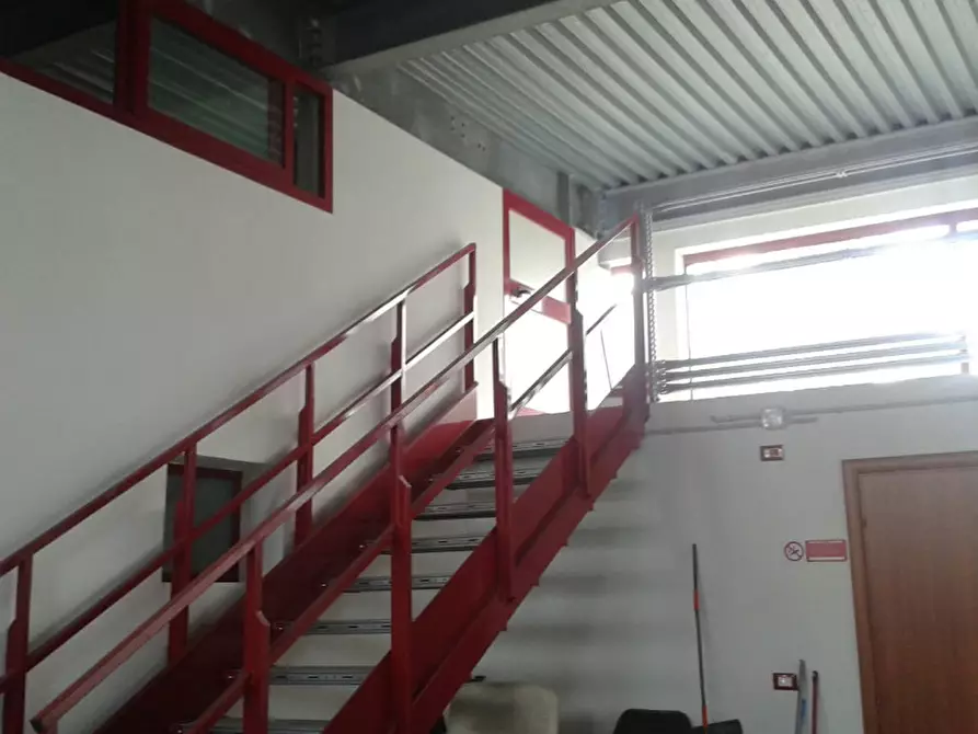 Immagine 9 di Magazzino in affitto  in Via Cavallotti a Montesilvano