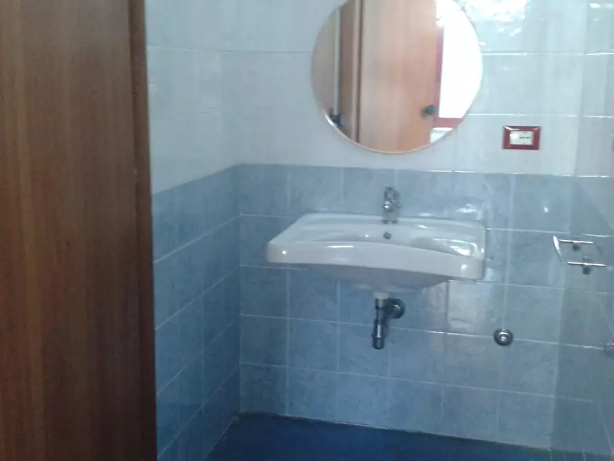 Immagine 15 di Magazzino in affitto  in Via Cavallotti a Montesilvano