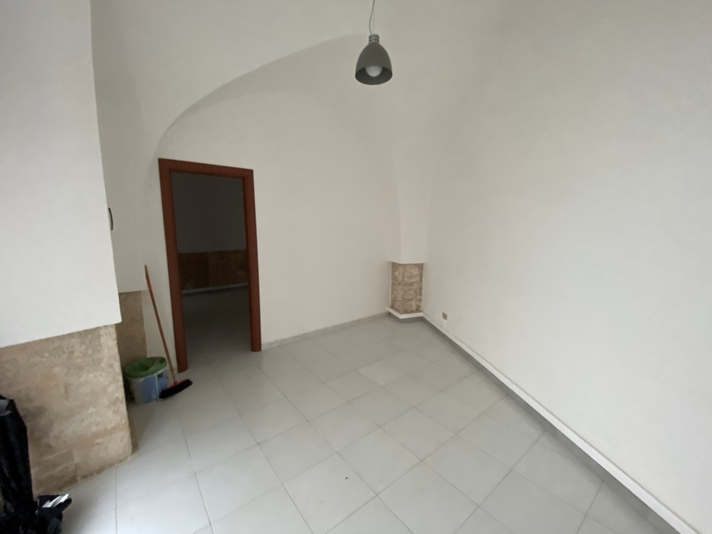 Immagine 7 di Locale commerciale in vendita  in Via Vincenzo Savino 2 a Casamassima