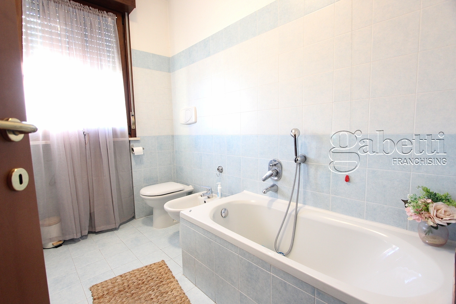 Immagine 15 di Trilocale in vendita  in giacomo leopardi a Lainate