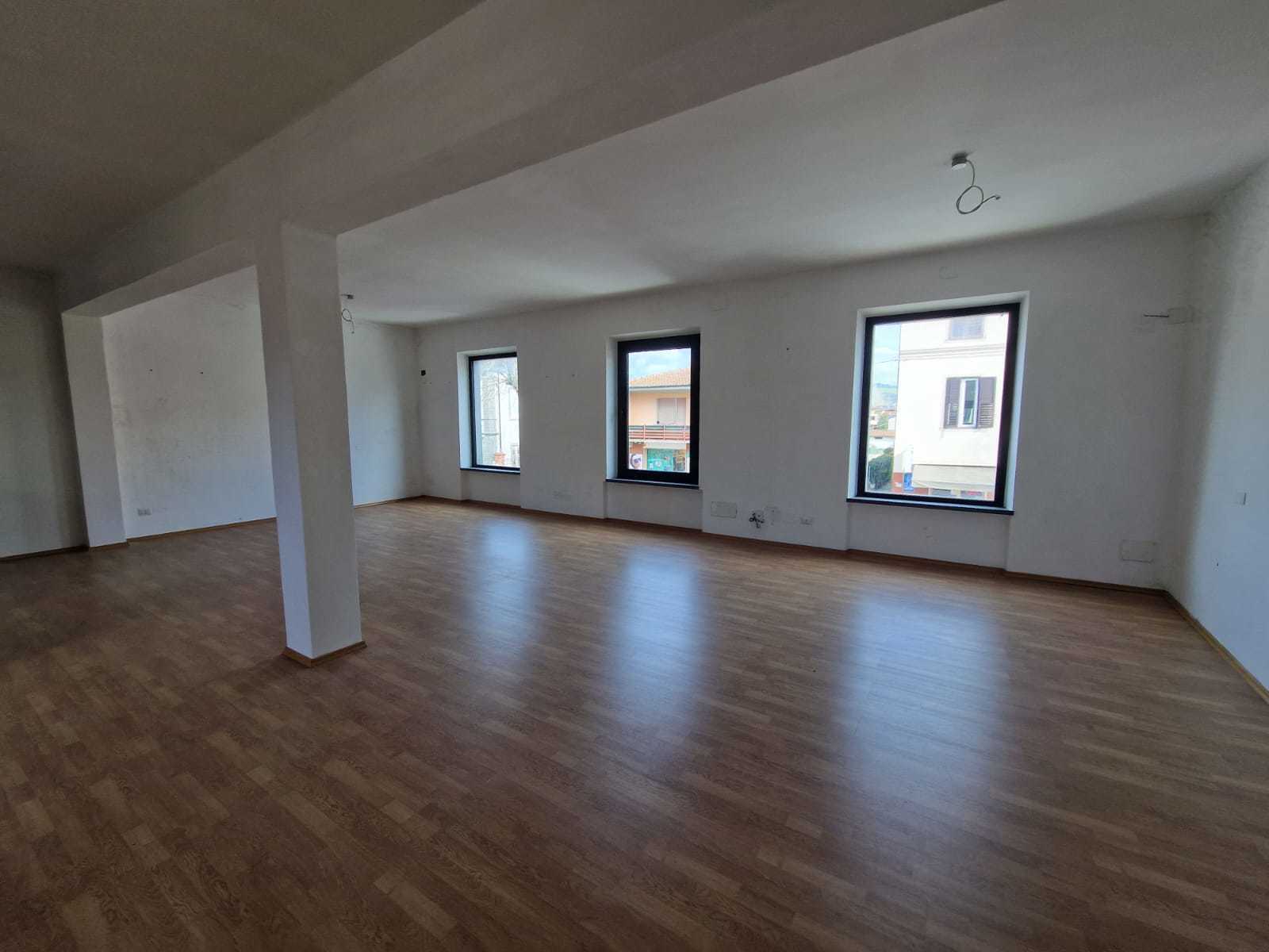 Immagine 9 di Capannone industriale in affitto  in Via Sarzanese 533 a Lucca