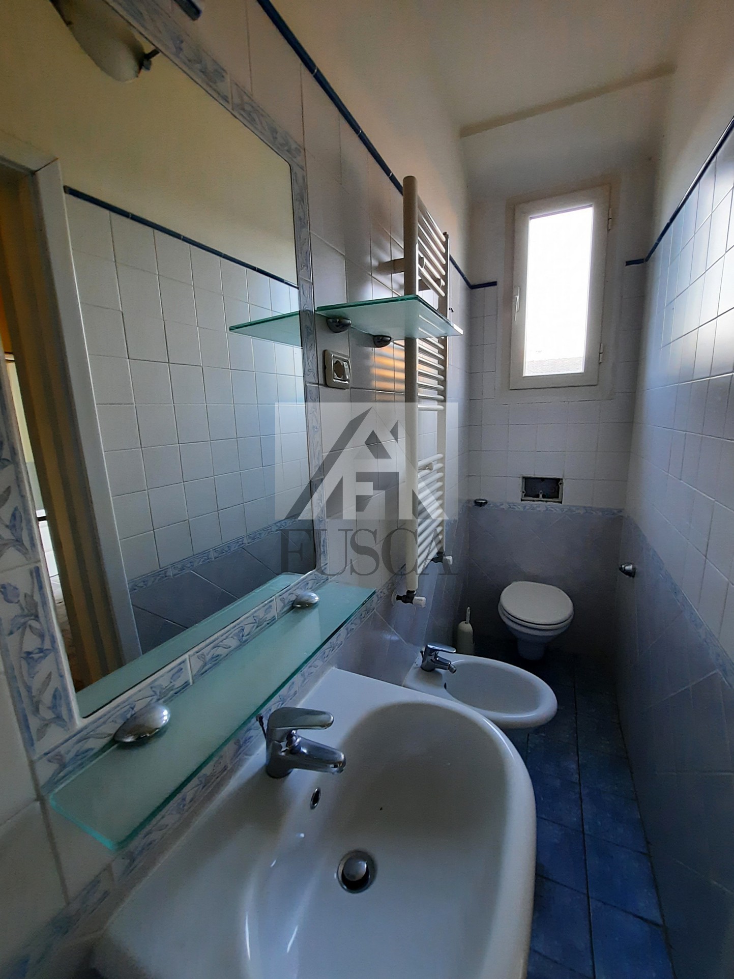 Immagine 23 di Albergo/B&B/Residence in vendita  in via carrara a Viareggio