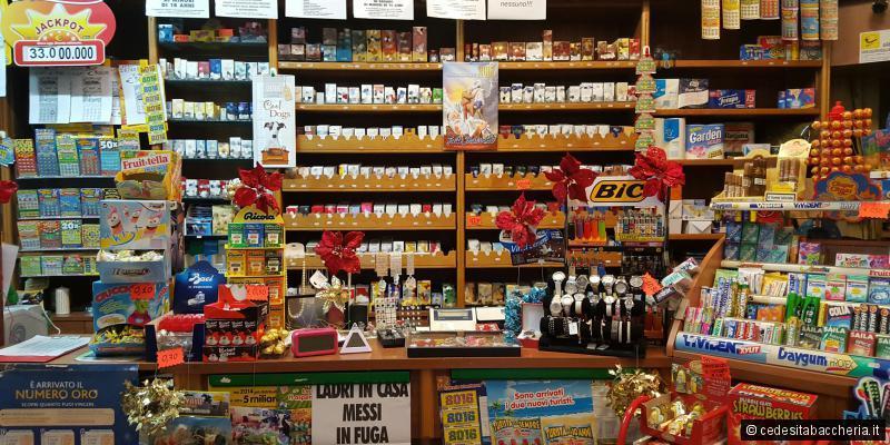 Immagine 4 di Attività commerciale in vendita  in Via Fillungo a Lucca