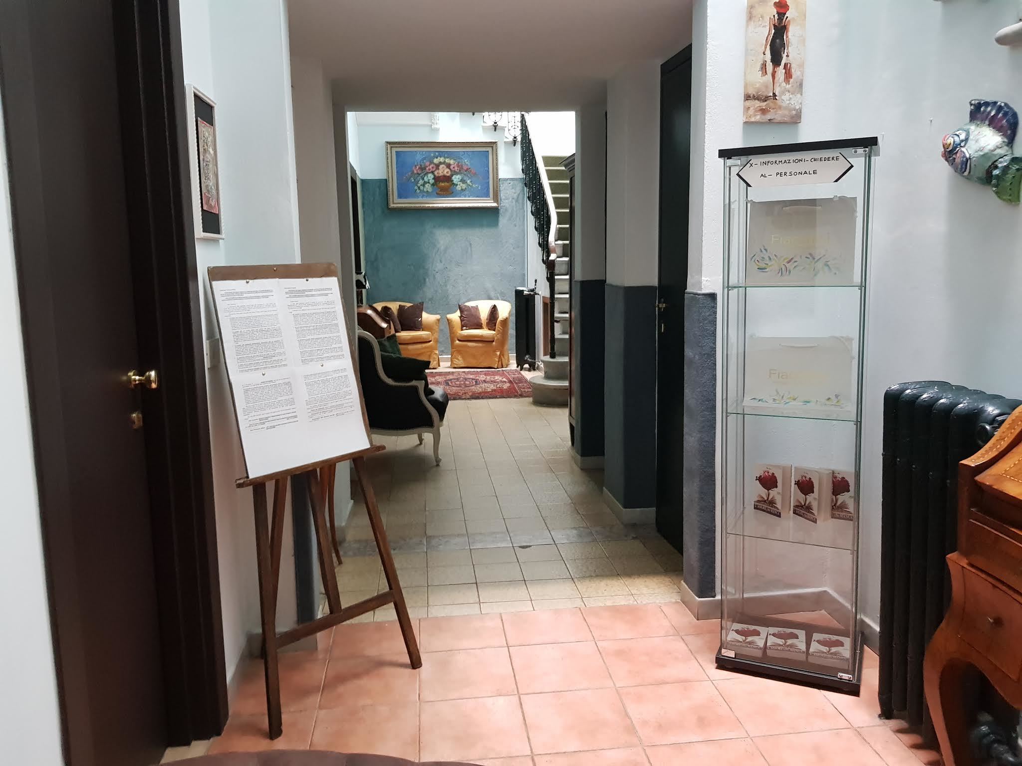 Immagine 7 di Albergo/B&B/Residence in vendita  in via carrara a Viareggio