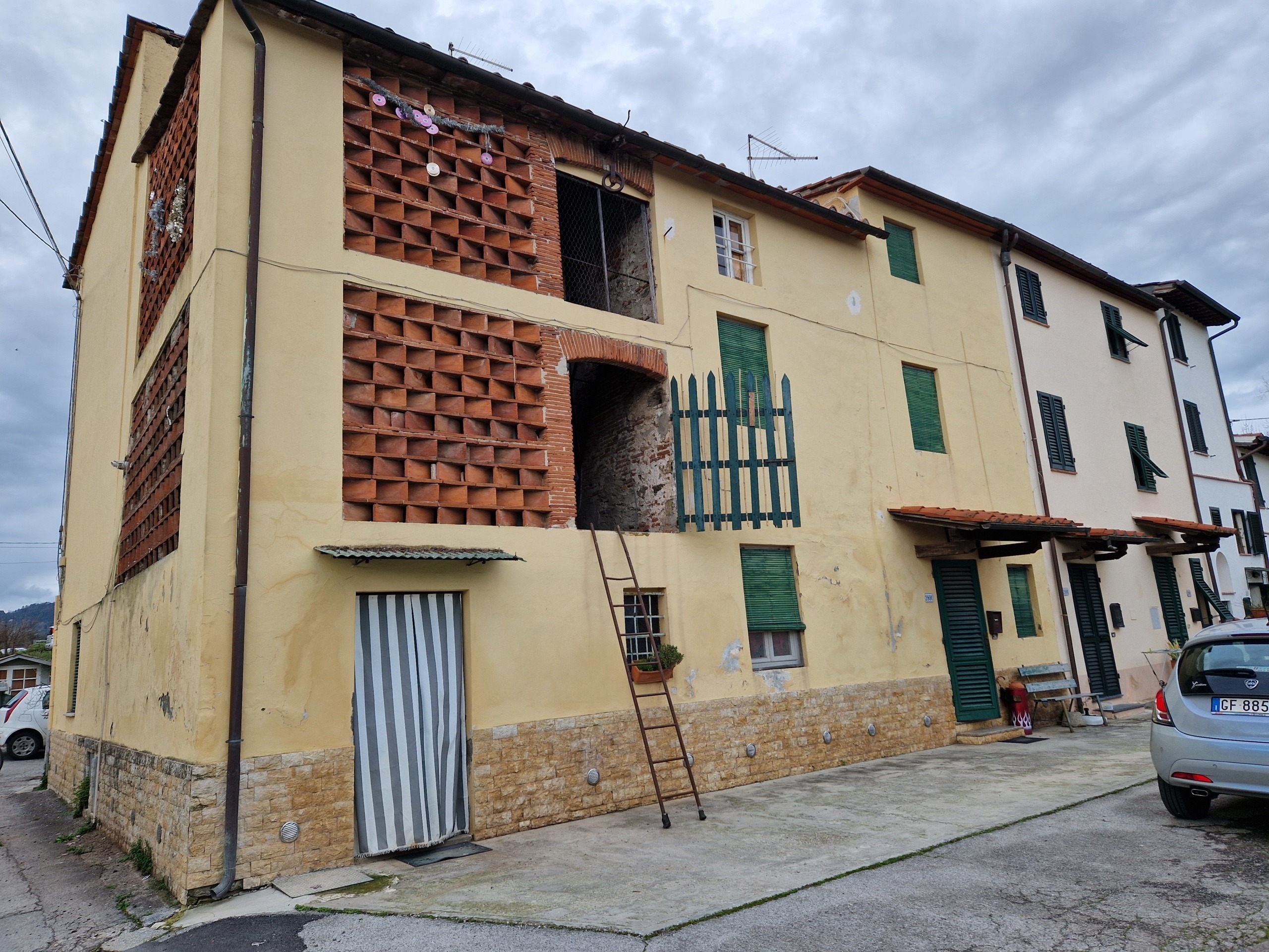 Immagine 1 di Terratetto in vendita  in Via Sarzanese a Lucca