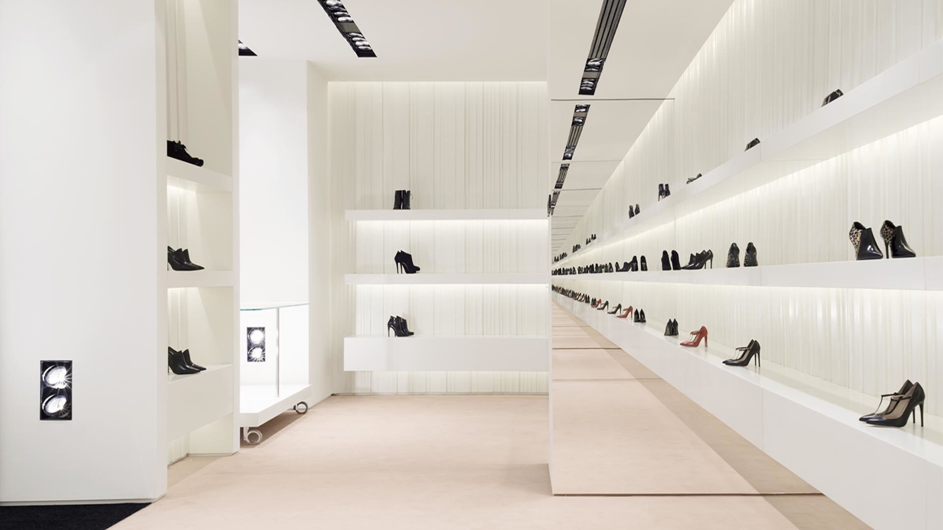 Immagine 7 di Capannone industriale in affitto  in Viale Lazzaro Papi a Lucca