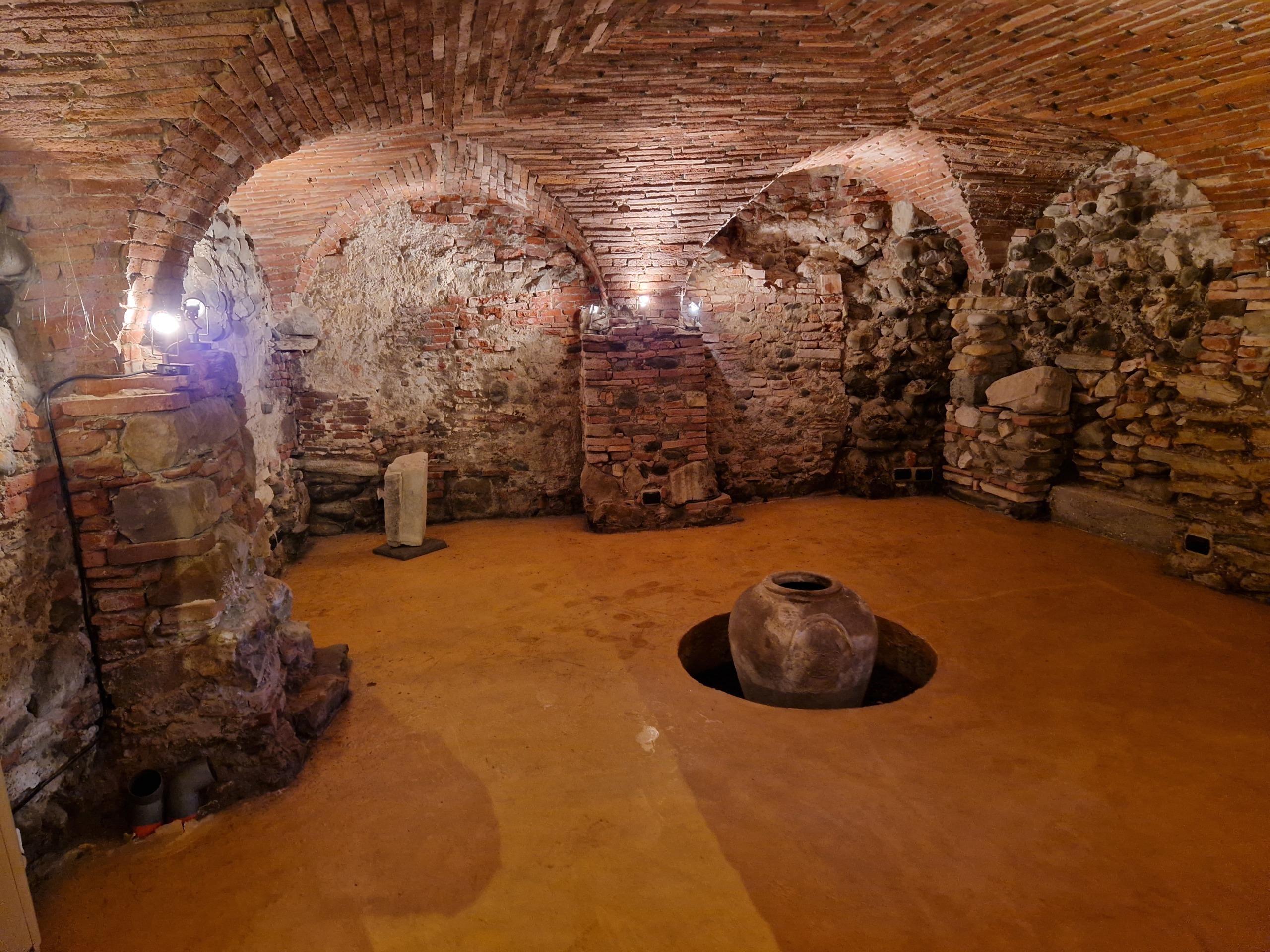 Immagine 2 di Capannone industriale in vendita  in Via San Gregorio a Lucca