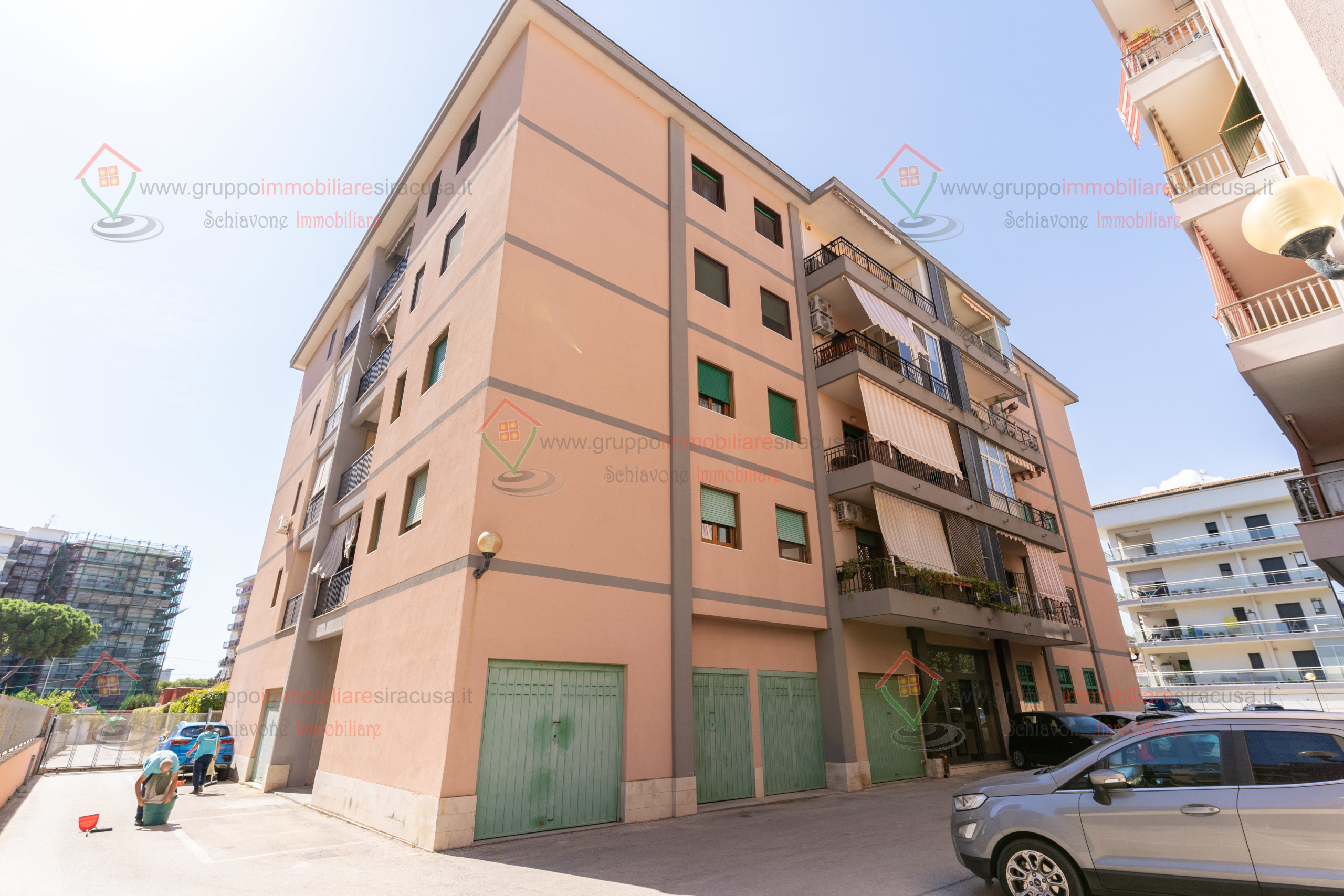 Immagine 35 di Pentalocale in vendita  a Siracusa